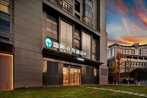 电竞酒店年轻人正在“包场”(图2)