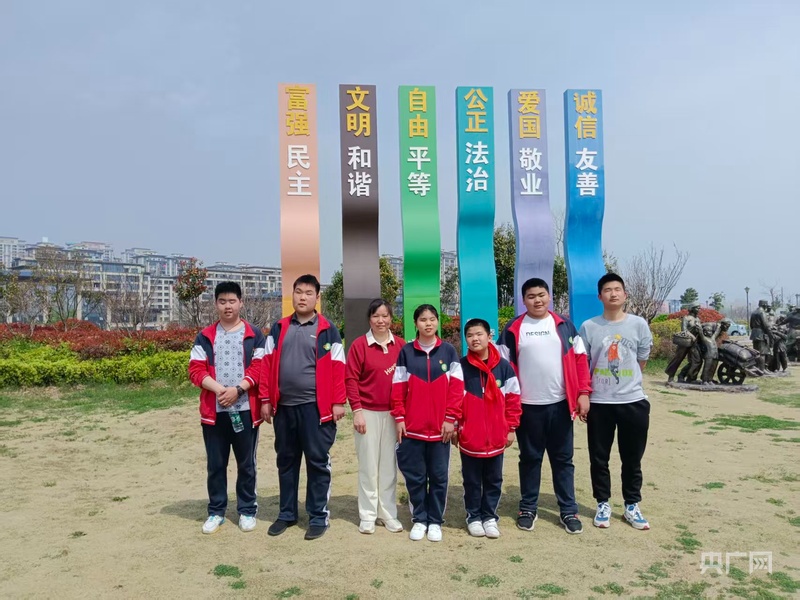 诵读是听得见的“光”(图3)