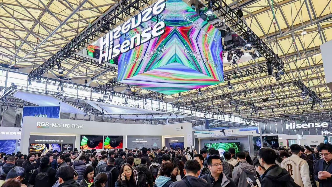海信电视亮相AWE2026：三大彩色光源