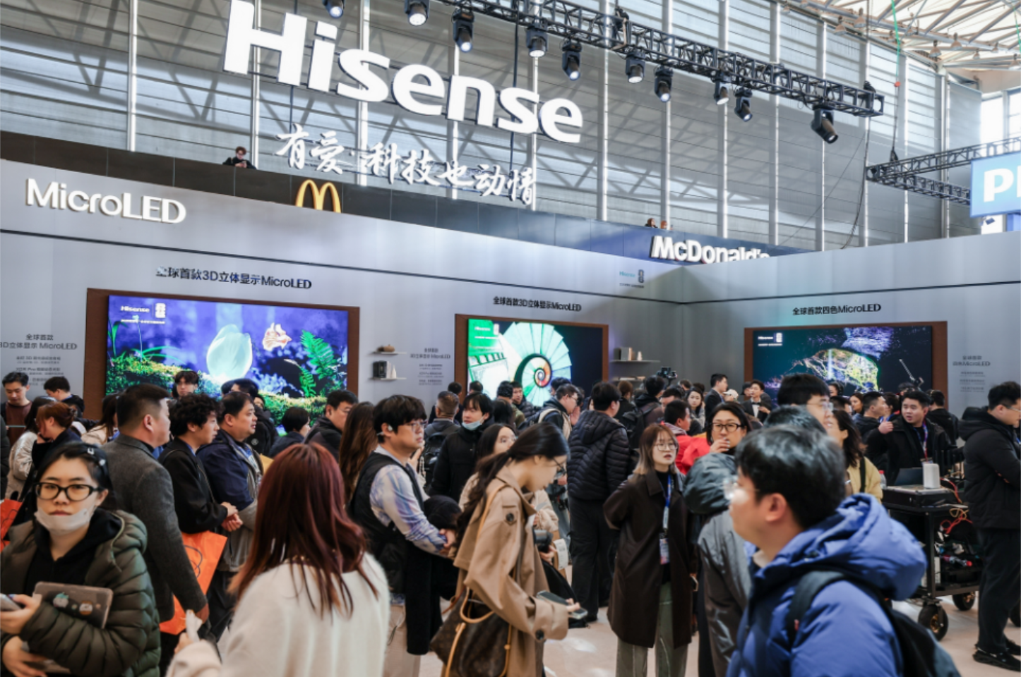 领跑彩色光源时代！海信携三大硬核技术亮相AWE2026(图3)