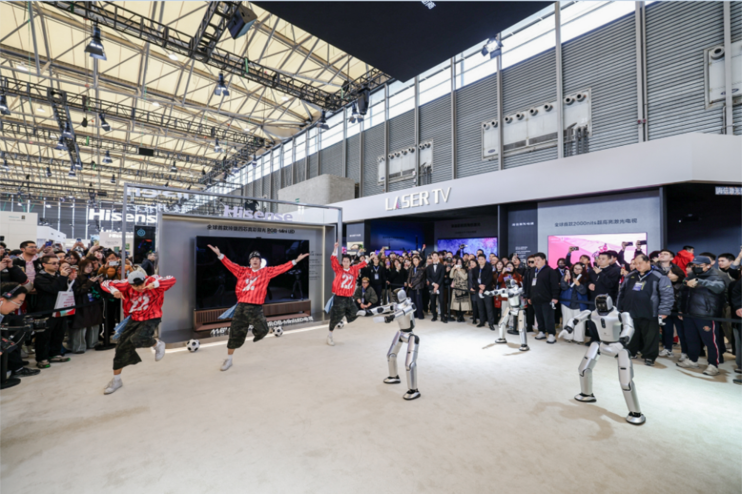 领跑彩色光源时代！海信携三大硬核技术亮相AWE2026(图7)