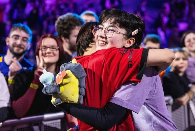 电竞冠军TenZ为癌症女友放弃事业出钱照顾女方病好绿他分手！(图9)