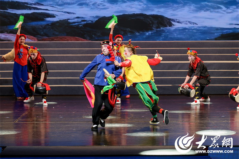 “山花”绽放海阳老少爷们扭出中国民间文艺最高奖(图2)