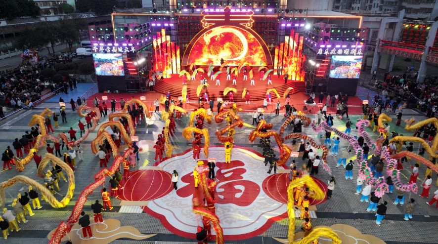 祥龙舞非遗古县焕新颜“龙腾金建始”舞龙大