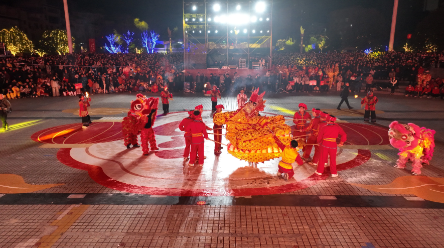 祥龙舞非遗古县焕新颜“龙腾金建始”舞龙大赛燃闹元宵(图3)