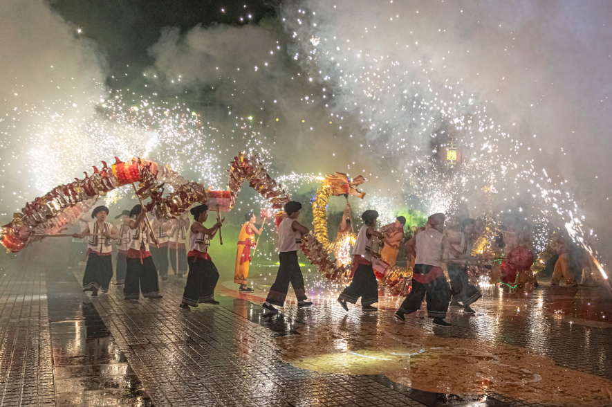 祥龙舞非遗古县焕新颜“龙腾金建始”舞龙大赛燃闹元宵(图2)