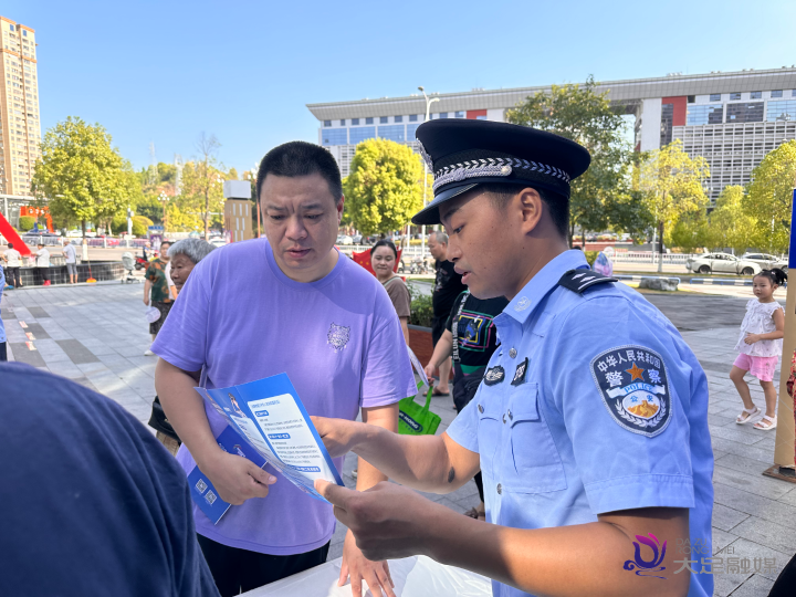 我区开展2024年国家网络安全宣传周“法治日”活动(图2)